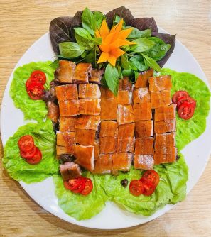 Heo sữa quay giòn bì 