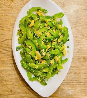 Mướp đắng xào tỏi, xào trứng