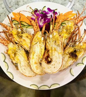 Tôm hùm tre nướng mọi 